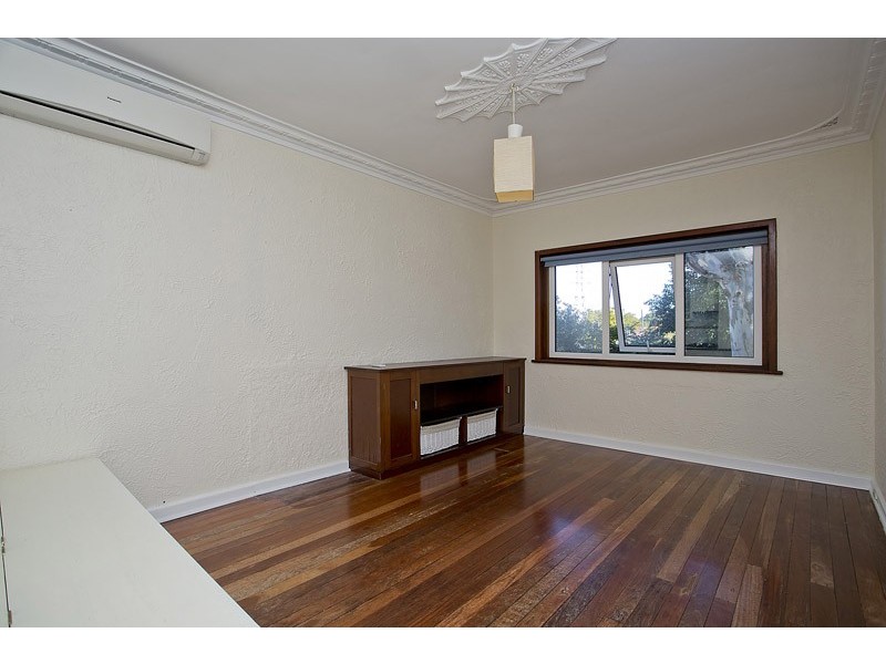 36 Hill View Tce, St James WA 6102