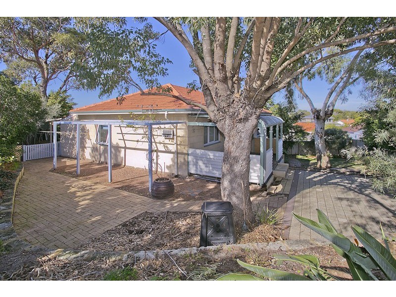 36 Hill View Tce, St James WA 6102