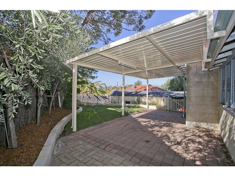 36 Hill View Tce, St James WA 6102