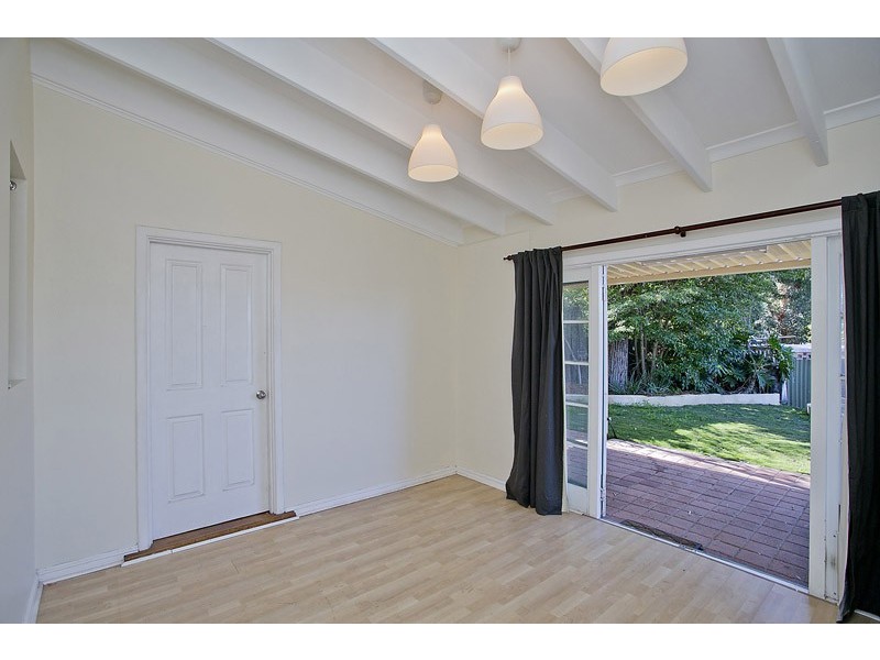 36 Hill View Tce, St James WA 6102