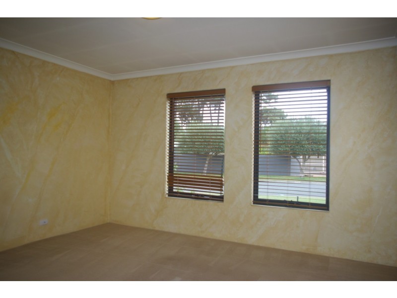 6 Lowan Loop, Karawara WA 6152