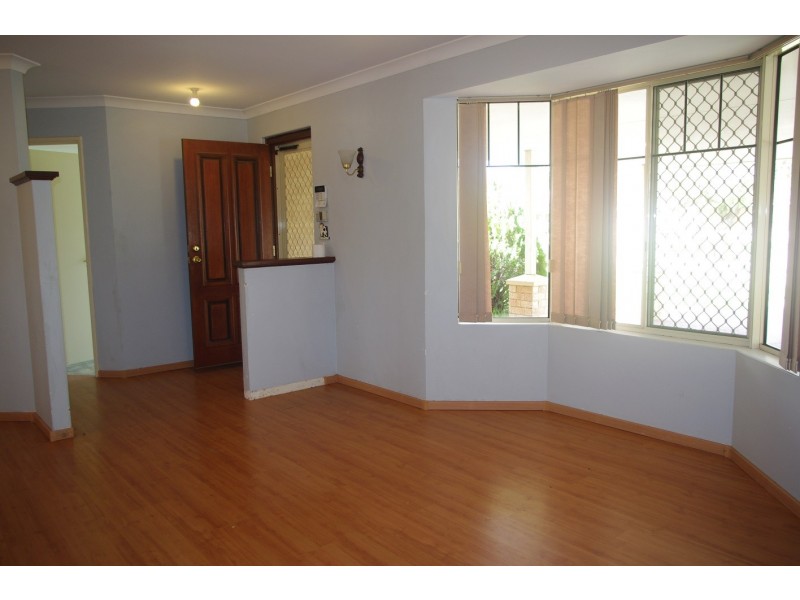 15 Winterbourne Glade, Maddington WA 6109