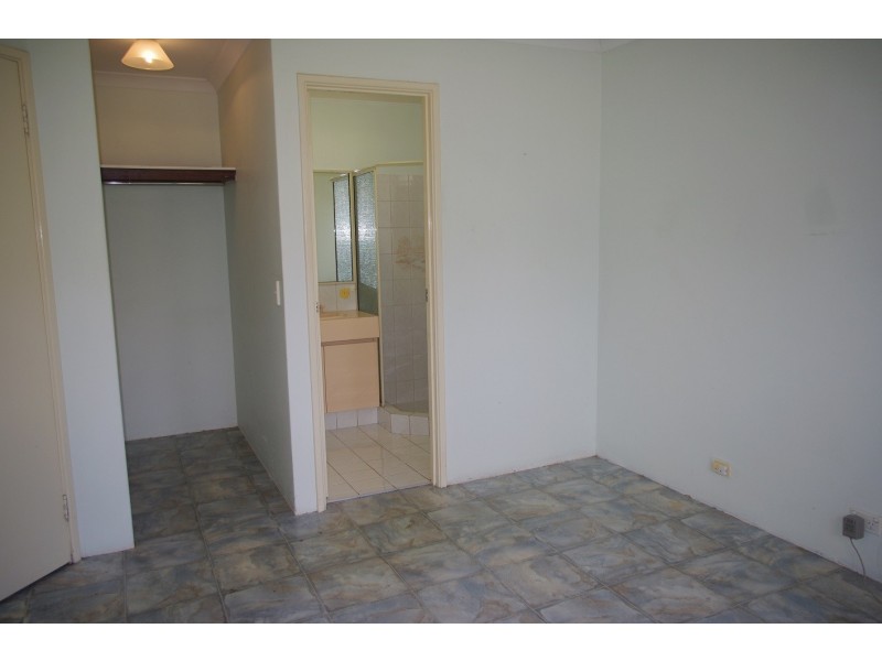 15 Winterbourne Glade, Maddington WA 6109