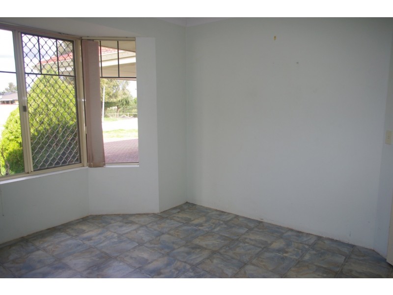 15 Winterbourne Glade, Maddington WA 6109