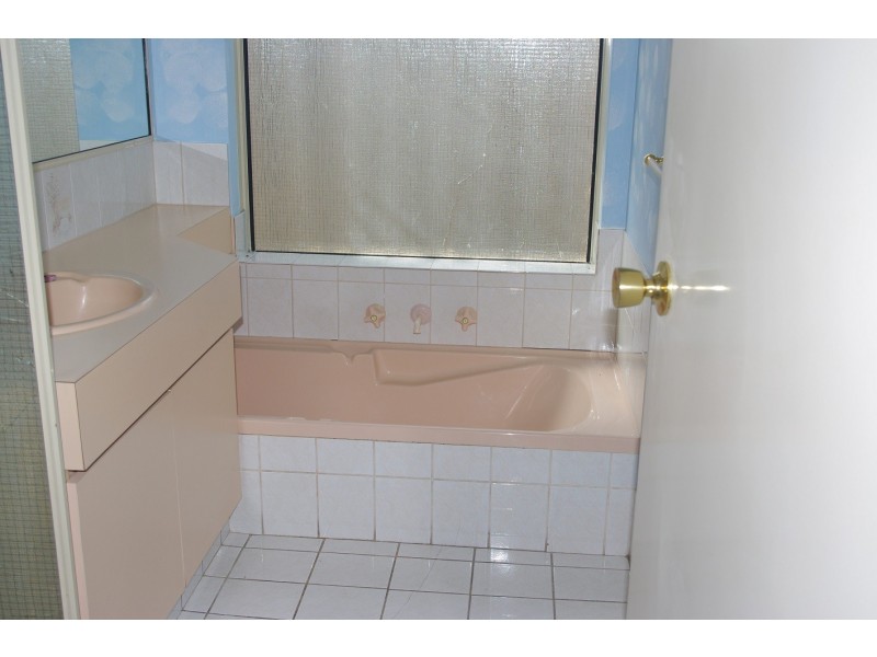 15 Winterbourne Glade, Maddington WA 6109