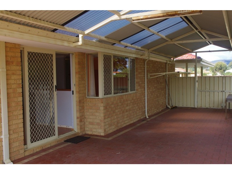 15 Winterbourne Glade, Maddington WA 6109