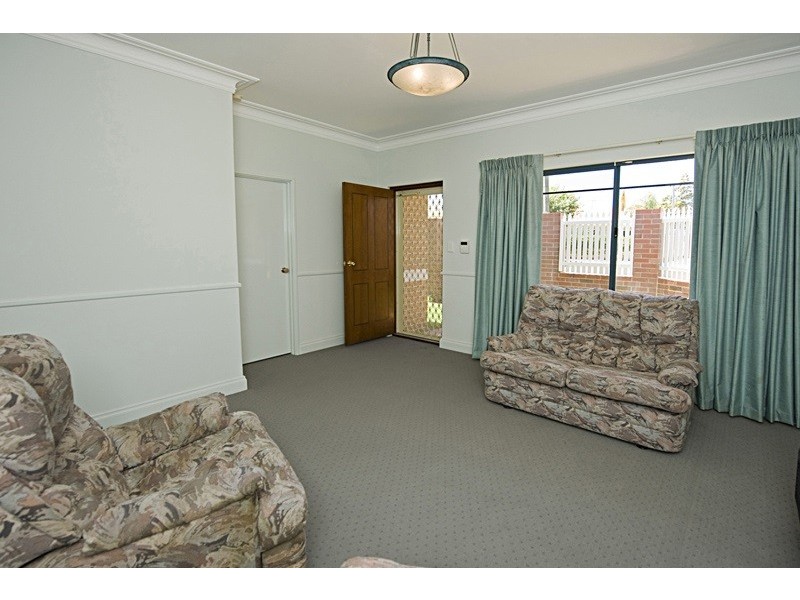 2/129 Hordern Street, Victoria Park WA 6100