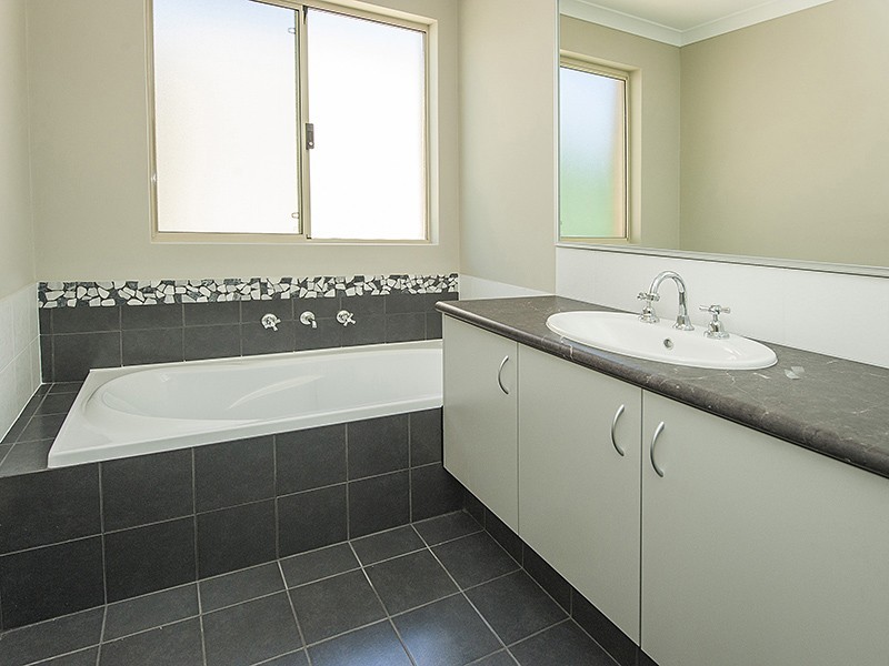 2A Davies Lane, Bentley WA 6102