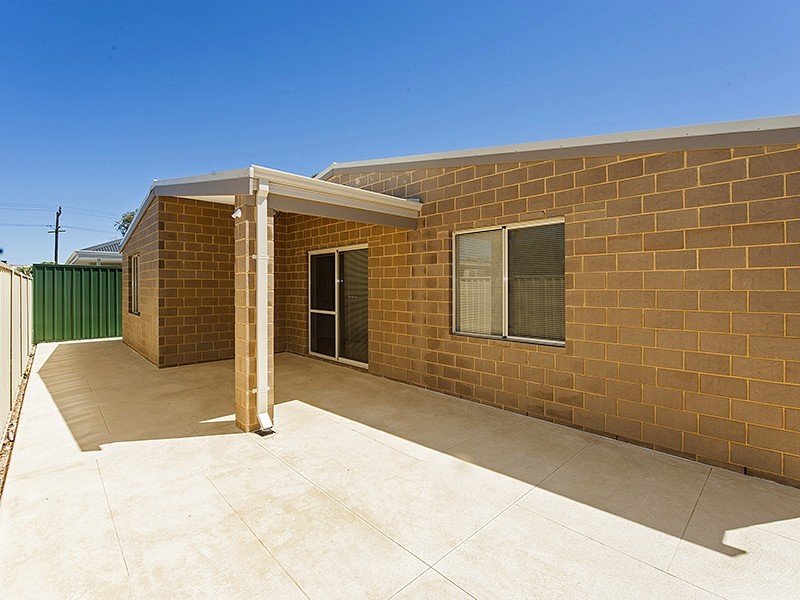 2A Davies Lane, Bentley WA 6102