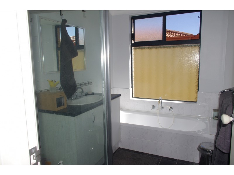 1/8 Acton Avenue, Bentley WA 6102