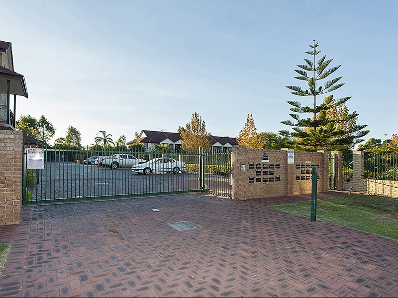 16/20 Gochean Avenue, Bentley WA 6102