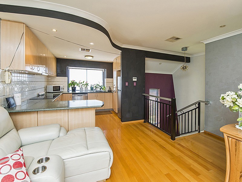 2/35 Kitchener Ave, Burswood WA 6100