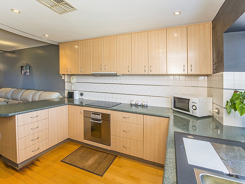 2/35 Kitchener Ave, Burswood WA 6100