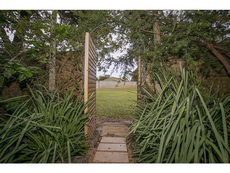 8 Boongala Close, Karawara WA 6152