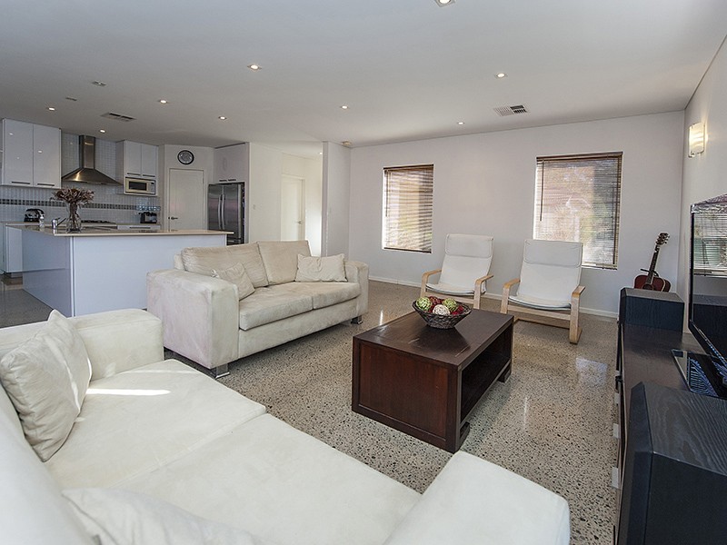 42A Grand Prom, Bayswater WA 6053