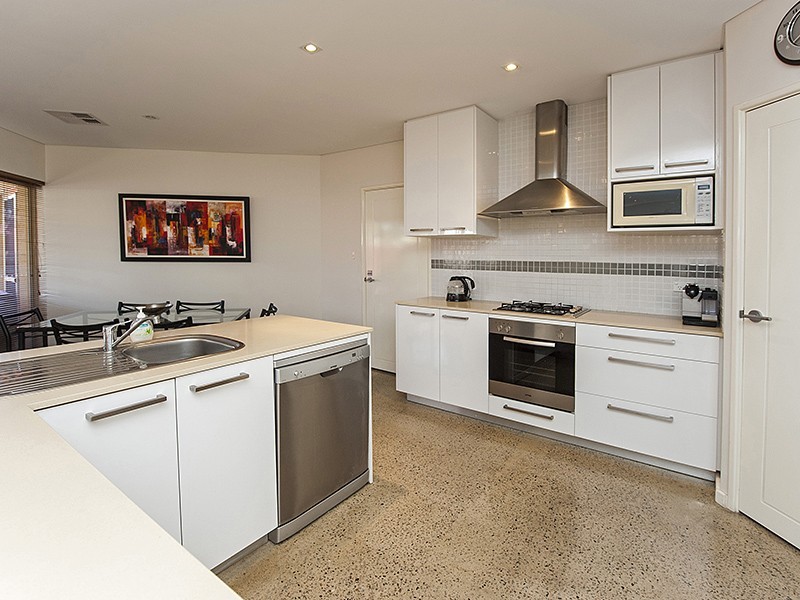 42A Grand Prom, Bayswater WA 6053