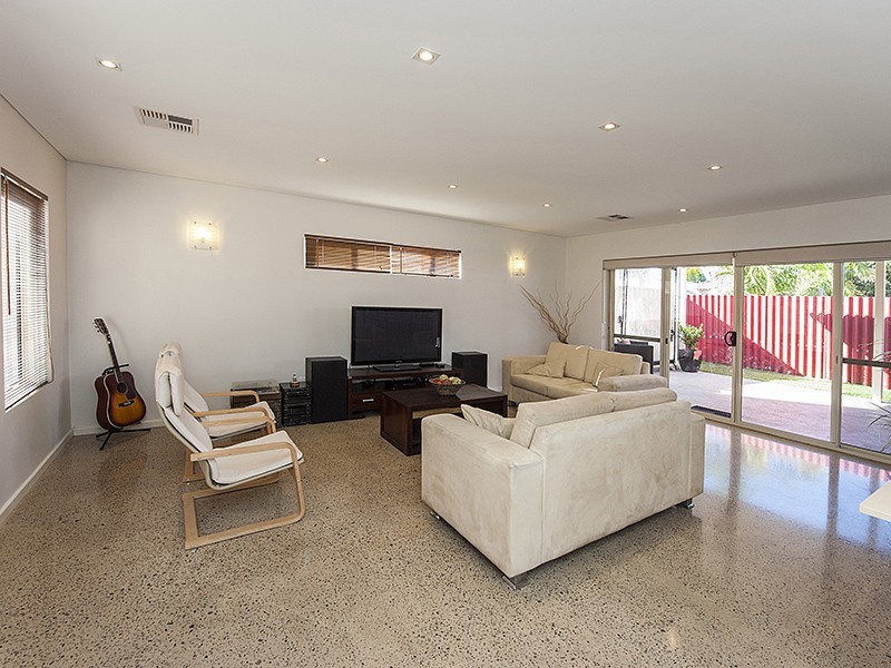 42A Grand Prom, Bayswater WA 6053