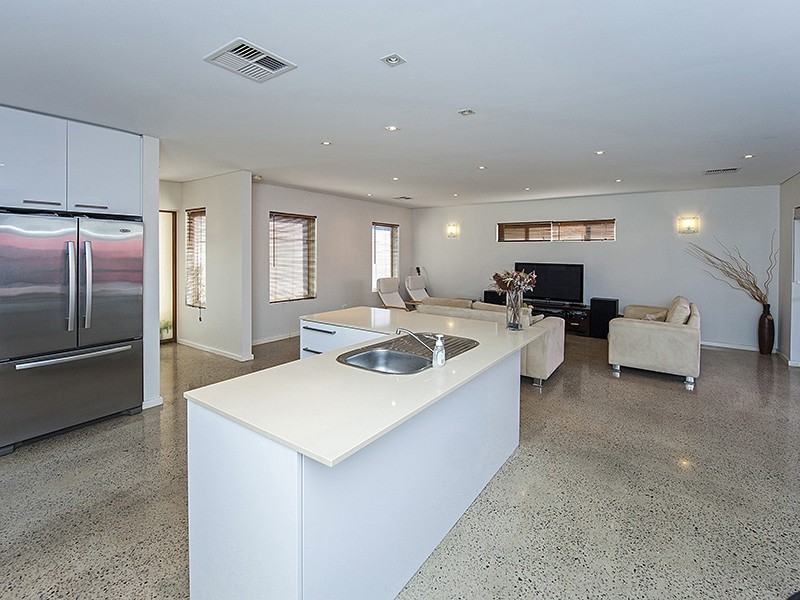 42A Grand Prom, Bayswater WA 6053
