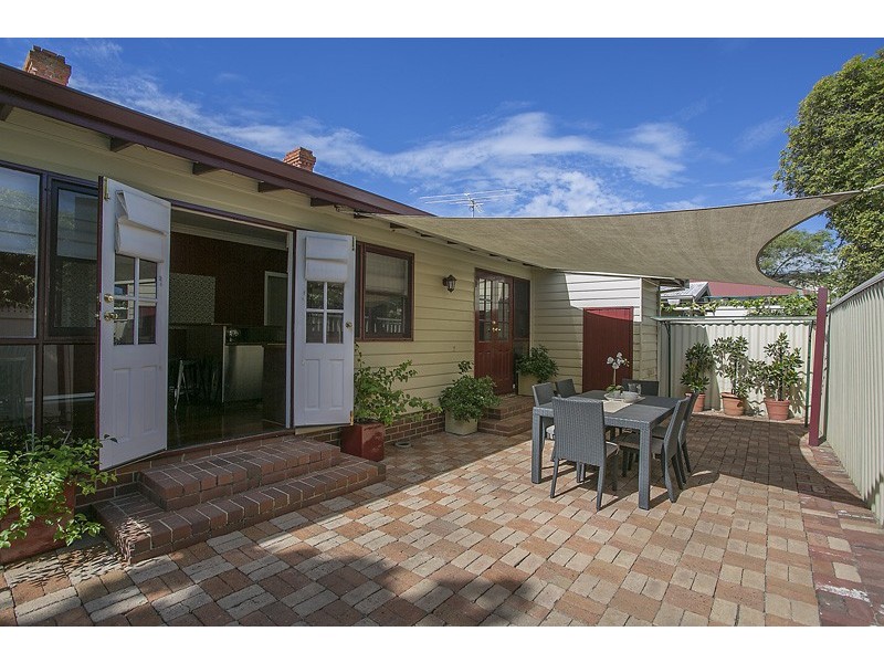 27 Gloucester Street, Victoria Park WA 6100