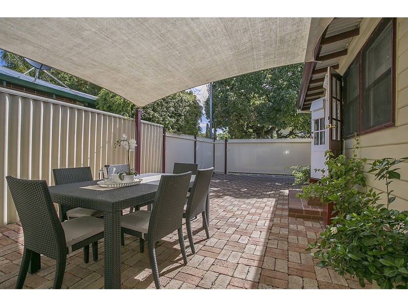 27 Gloucester Street, Victoria Park WA 6100