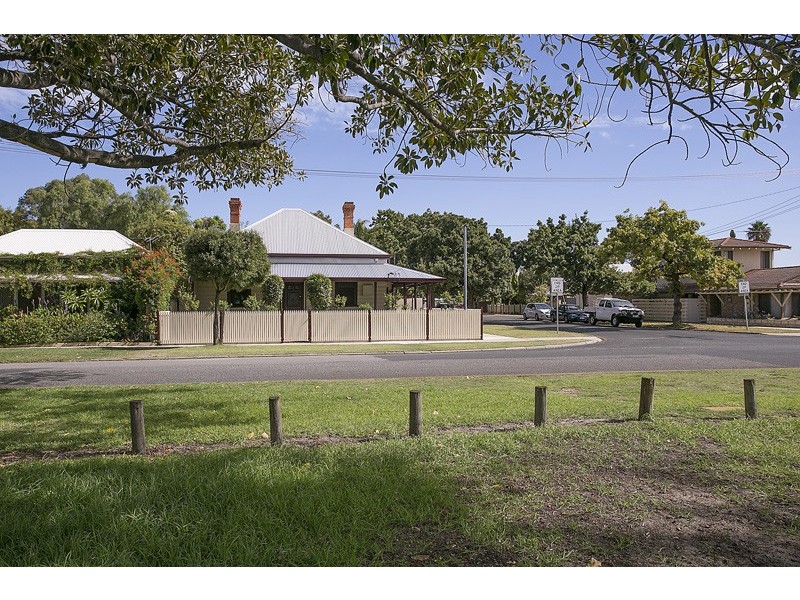 27 Gloucester Street, Victoria Park WA 6100