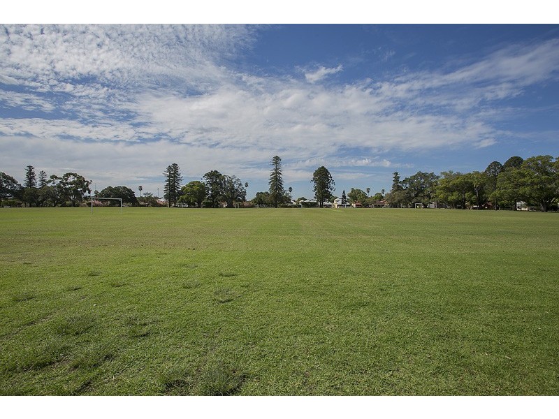 27 Gloucester Street, Victoria Park WA 6100