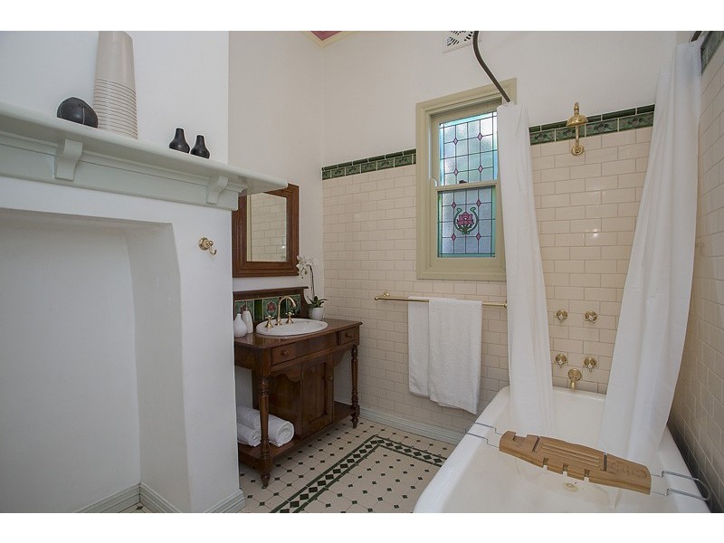 27 Gloucester Street, Victoria Park WA 6100