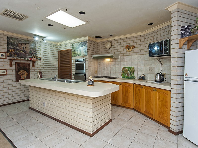 41 McNamara Dr, Thornlie WA 6108