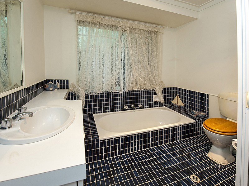 41 McNamara Dr, Thornlie WA 6108