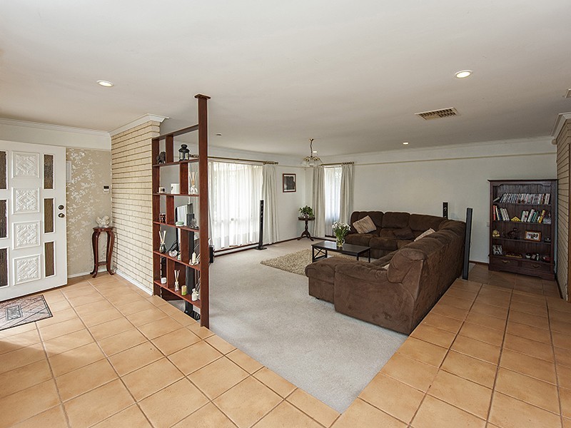 41 McNamara Dr, Thornlie WA 6108