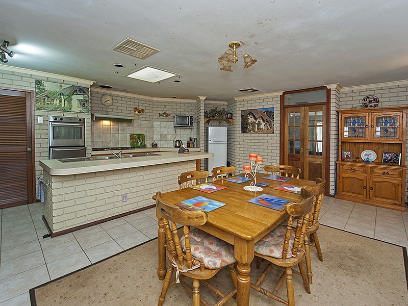 41 McNamara Dr, Thornlie WA 6108