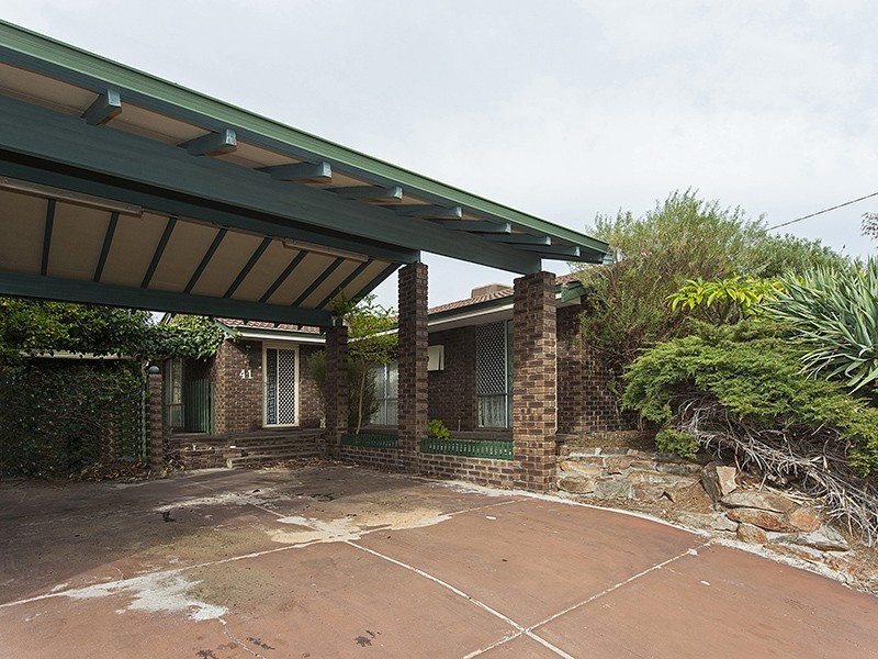 41 McNamara Dr, Thornlie WA 6108
