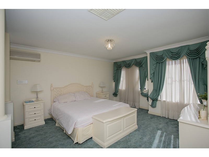 38 Pitt Street, St James WA 6102