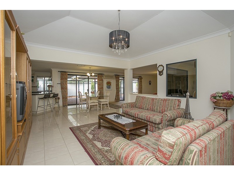 38 Pitt Street, St James WA 6102