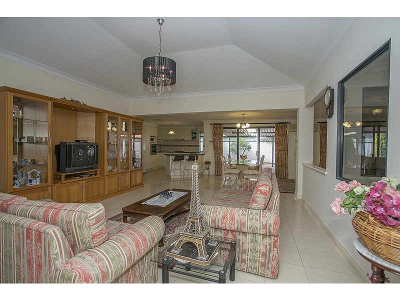 38 Pitt Street, St James WA 6102