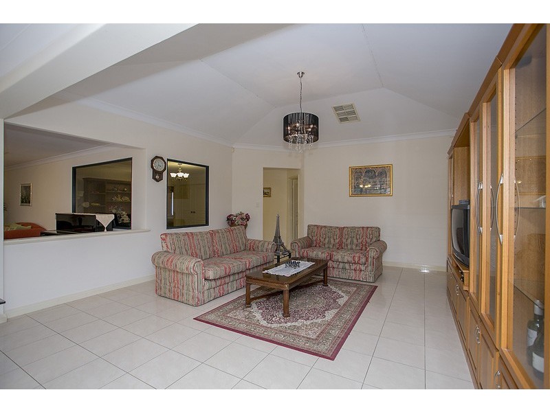 38 Pitt Street, St James WA 6102