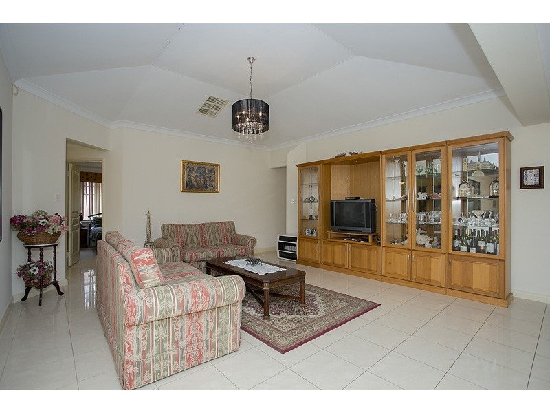 38 Pitt Street, St James WA 6102