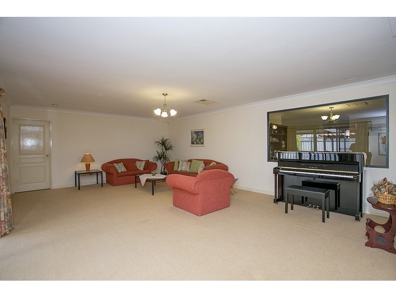 38 Pitt Street, St James WA 6102