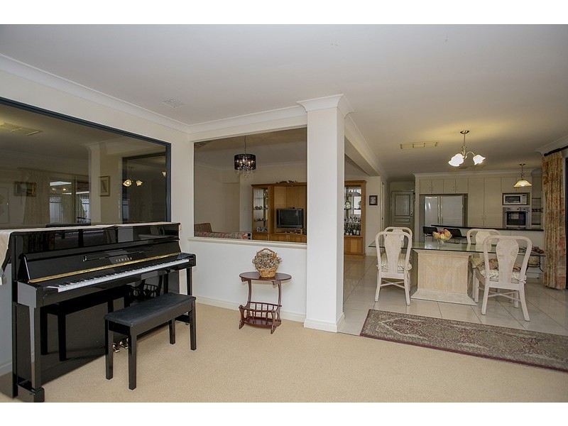 38 Pitt Street, St James WA 6102