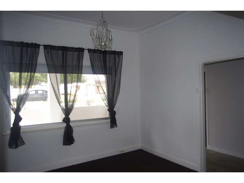 29 Victoria St, St James WA 6102