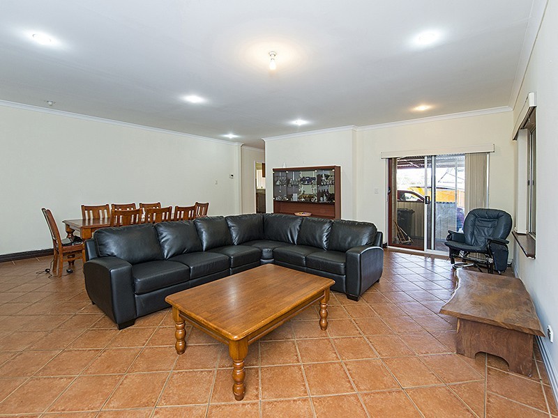 396 Abernethy Road, Cloverdale WA 6105