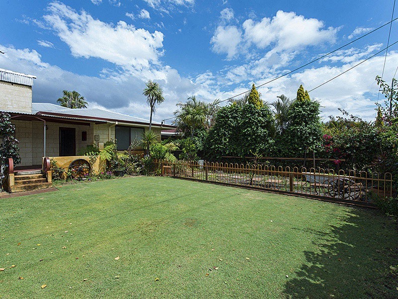 396 Abernethy Road, Cloverdale WA 6105