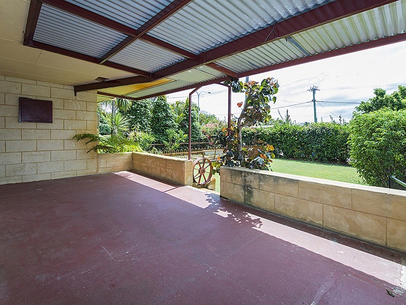 396 Abernethy Road, Cloverdale WA 6105