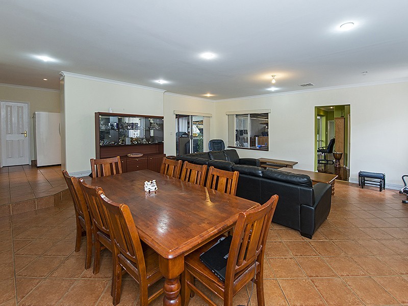 396 Abernethy Road, Cloverdale WA 6105