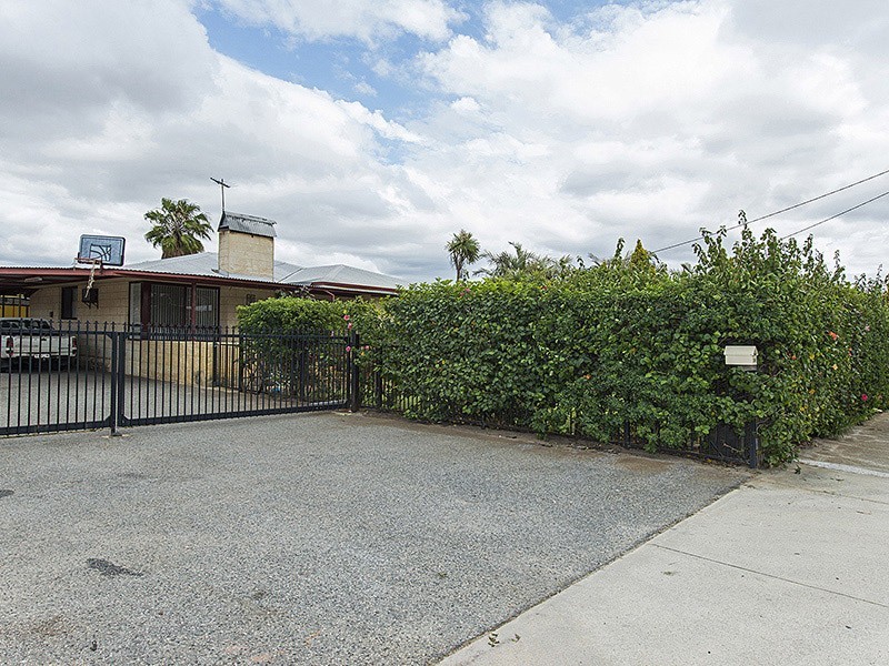 396 Abernethy Road, Cloverdale WA 6105