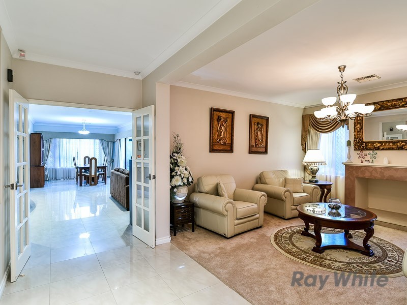 16 Bering Promenade, Canning Vale WA 6155