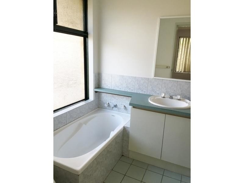 7/285 Wharf Street, Queens Park WA 6107