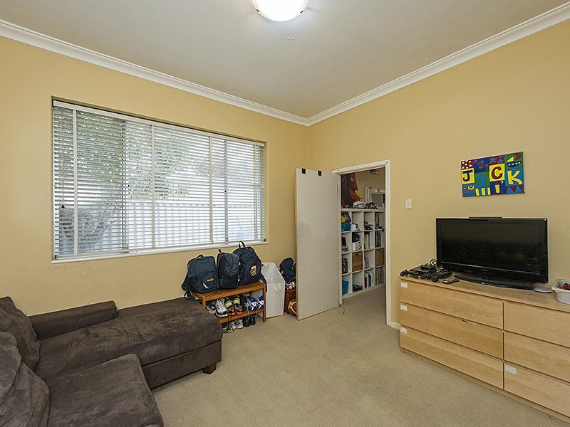 79 Arlunya Ave, Cloverdale WA 6105