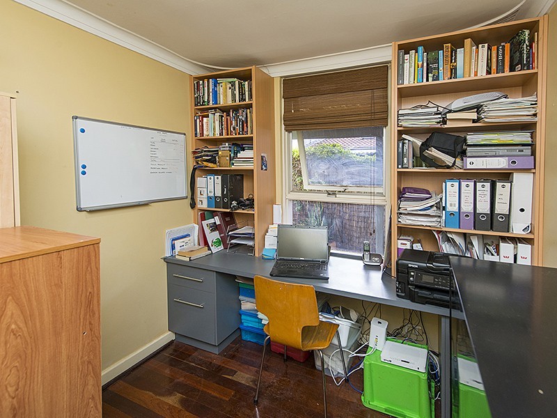 79 Arlunya Ave, Cloverdale WA 6105