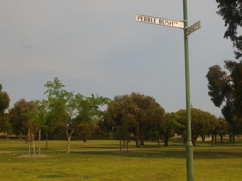 2/13 Pebble Bush Drive, Canning Vale WA 6155